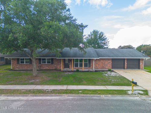3 Briarwood Cir, Long Beach, MS, 39560-3861 | Card Image