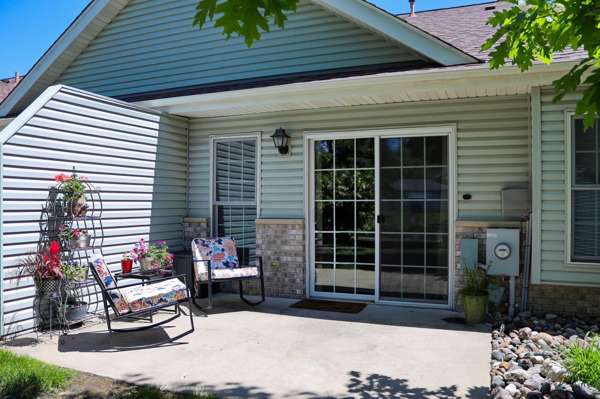 Rockford Ave, Delano, MN 55328
