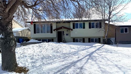 422 Spruce Drive, Estevan, SK, S4A2A8 | Card Image