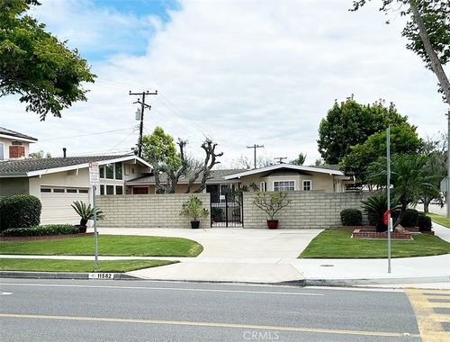 11582 Foster Rd, Los Alamitos, CA, 90720-4022 | Card Image
