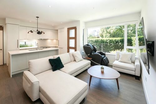 6840 Oak St, Vancouver, BC, V6P0K7 | Card Image