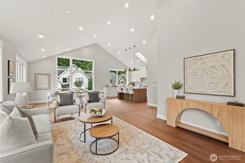 b-529 Se Bush St, Issaquah, WA, 98027-3912 | Card Image