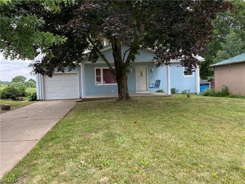 8132 Andora Rd, Mechanicstown, OH, 44651-8907 | Card Image