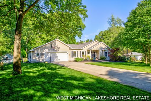 3260 Lorrimar Ln, Saugatuck, MI, 49453-9750 | Card Image