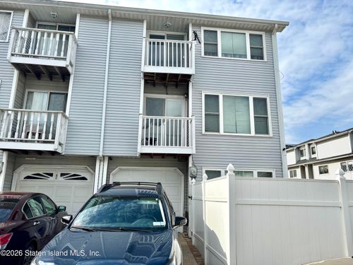 62 Simmons Ln, Staten Island, NY, 10314-4782 | Card Image