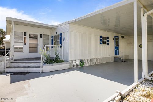 952 Days Ln, NORTH FORT MYERS, FL, 33917-6360 | Card Image