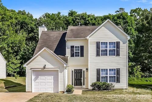 7010 Wandering Creek Dr, Charlotte, NC, 28216-8004 | Card Image