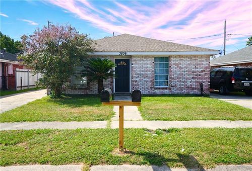 3804 Shangri La Dr, Chalmette, LA, 70043-6005 | Card Image