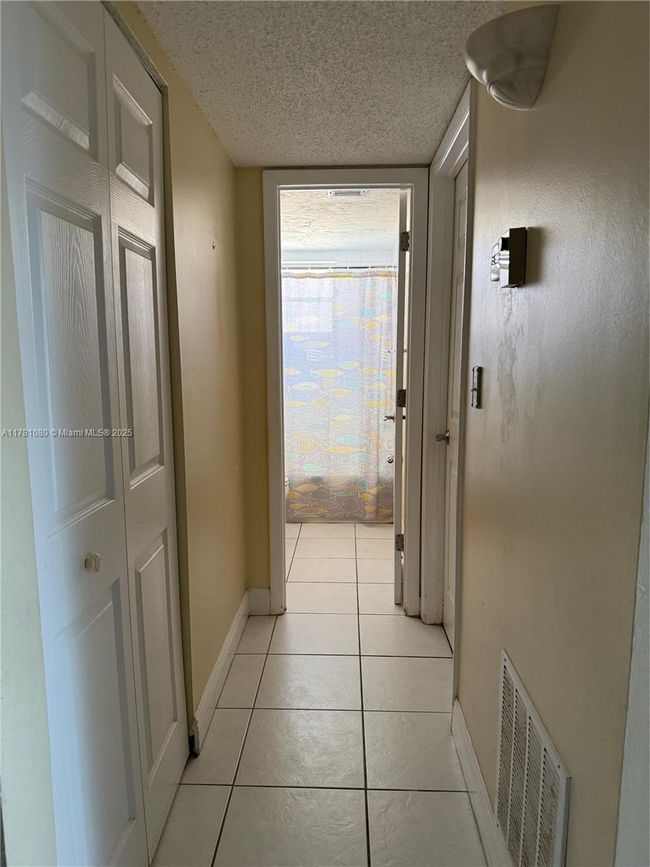 APT-406 - 9510 Seagrape Dr, Condo with 3 bedrooms, 2 bathrooms and null parking in Davie FL | Image 12