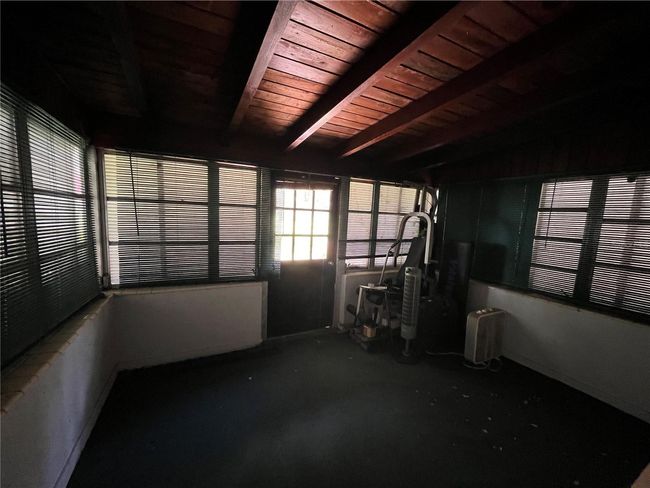 enclosed porch | Image 16