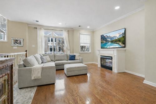 273-273 Roslyn Ct, West New York, NJ, 07093-8325 | Card Image