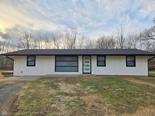 31 Brooklyn Ct, Mooresville, IN, 46158-8133 | Card Image