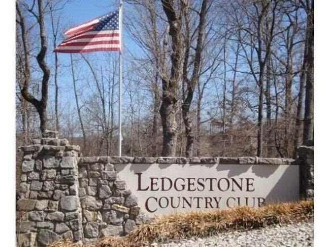 Entrance Sign to the Clubhouse | Image 4