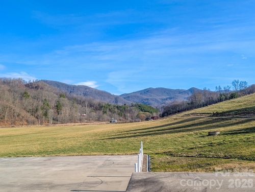 124 Shootout Ln, Burnsville, NC, 28714 | Card Image