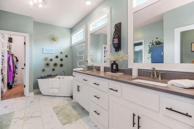 6614 Mccormick Dr, House other with 5 bedrooms, 5 bathrooms and null parking in Shawnee KS | Image 10