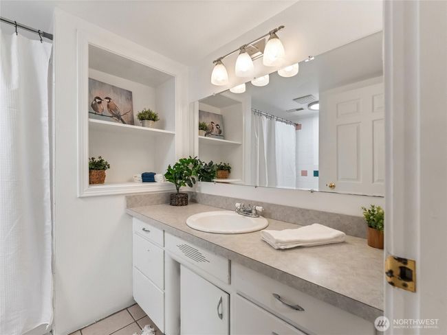 Downstairs Full Bath | Image 26