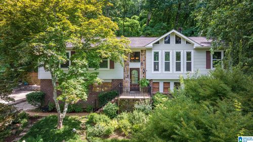 1735 Old Columbiana Rd, Vestavia Hills, AL, 35216-1651 | Card Image