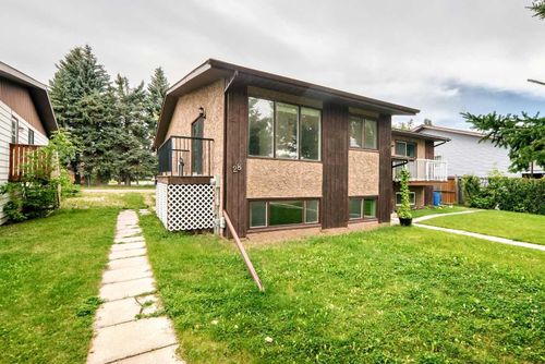 28 Woodland Dr, Lacombe, AB, T4L1V5 | Card Image