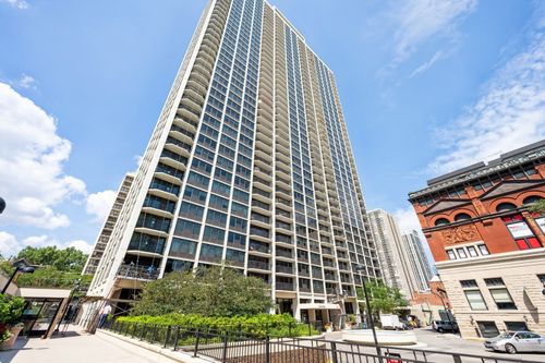 1808-1560 Sandburg Ter, Chicago, IL, 60610-7715 | Card Image