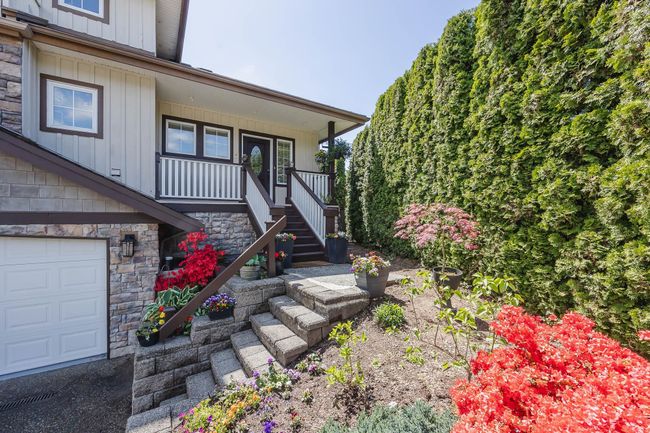 22750 125a Avenue, House other with 7 bedrooms, 4 bathrooms and 8 parking in Maple Ridge BC | Image 2