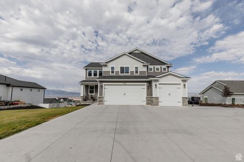 495 N 900 E, Hyde Park, UT, 84318-3381 | Card Image