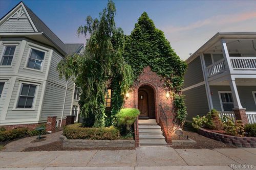 3875 Andover Ave, Auburn Hills, MI, 48326-3030 | Card Image