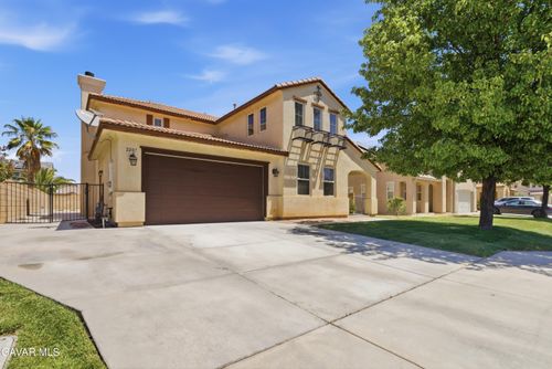 2207 Beechwood St, Lancaster, CA, 93535-1782 | Card Image