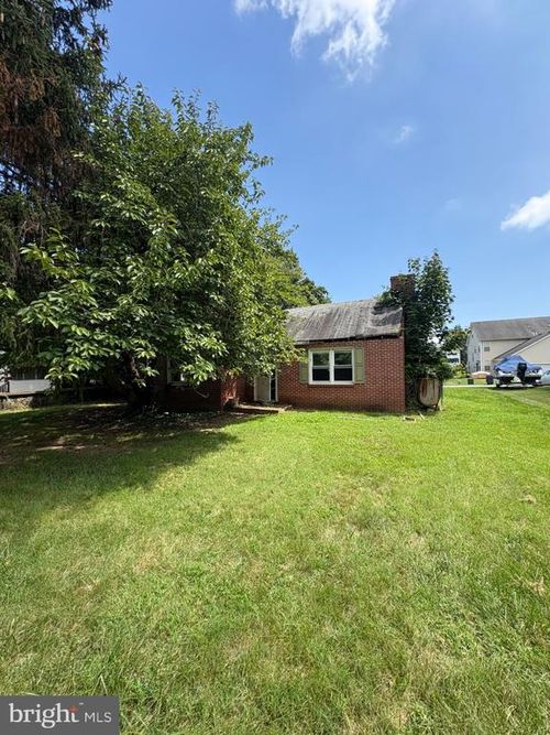 121 Adams St, DELAWARE CITY, DE, 19706-7759 | Card Image
