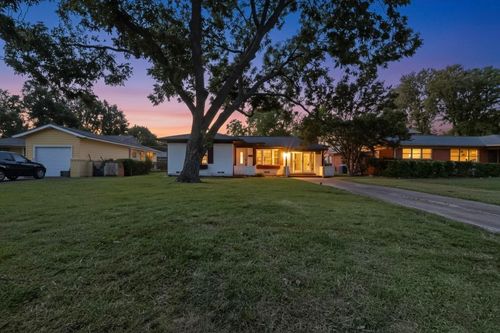 627 W Belt Line Rd, Richardson, TX, 75080-6114 | Card Image
