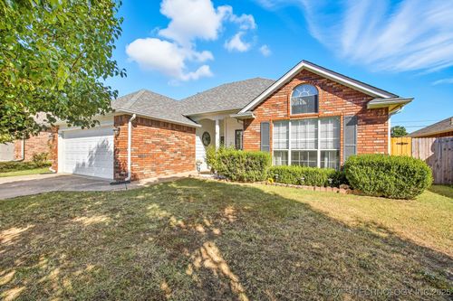 1112 S Marina Dr, Oologah, OK, 74053-3283 | Card Image