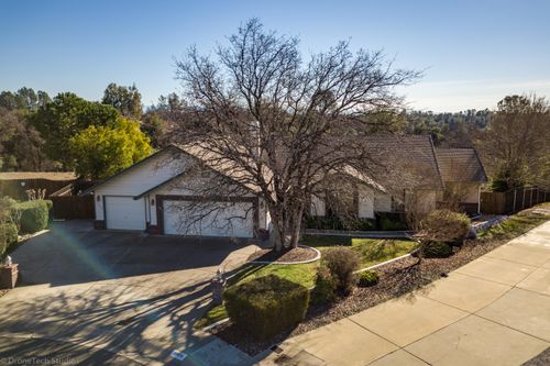 4689 Oak Glen Dr, Redding, CA, 96001-6130 | Card Image