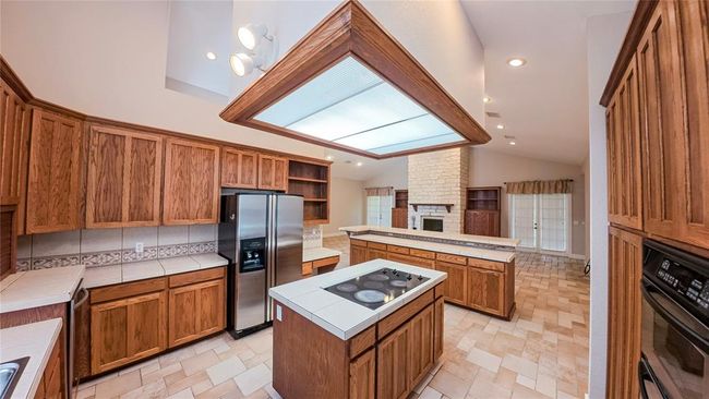 1212 W North St, House other with 3 bedrooms, 3 bathrooms and 2 parking in Louise TX | Image 10