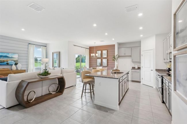 917 Pearlwood Loop, House other with 4 bedrooms, 2 bathrooms and null parking in EAGLE LAKE FL | Image 14