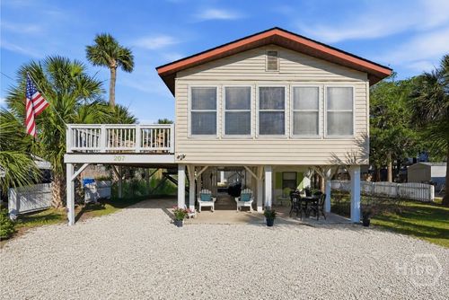 207 2nd Ave, Tybee Island, GA, 31328-8731 | Card Image