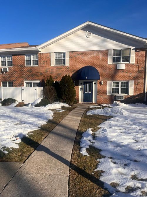 apt-7c-460 Old Town Rd, Port Jefferson Station, NY, 11776-2213 | Card Image