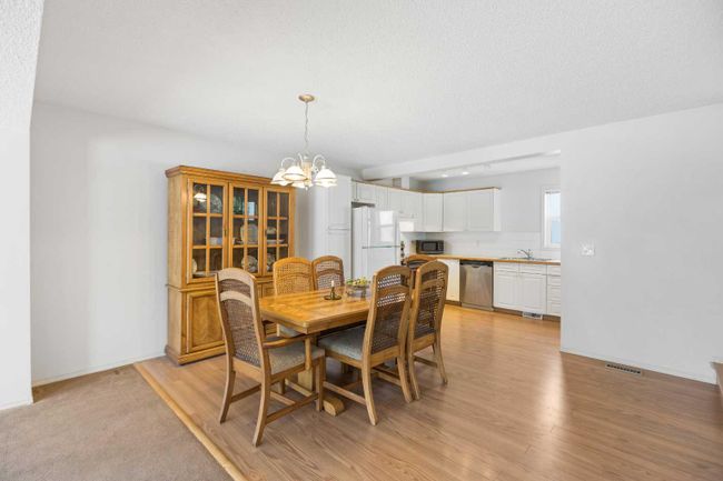 30 - 200 Hidden Hills Terrace Nw, Home with 2 bedrooms, 1 bathrooms and 2 parking in Calgary AB | Image 9