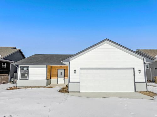 752 N Wakefield Ave, Valley Center, KS, 67147-3205 | Card Image