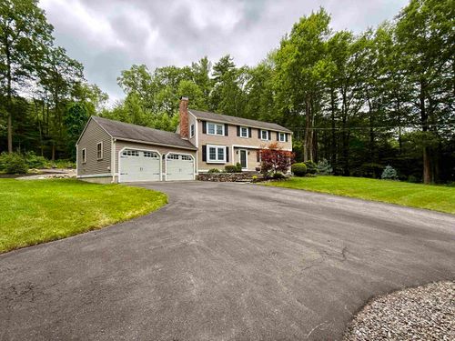 15 Hassell Road, Merrimack, NH, 03054 | Card Image