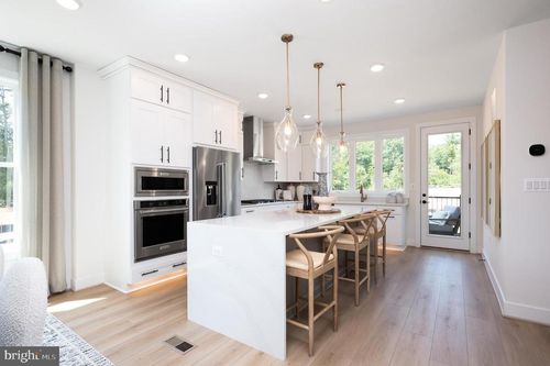 1641 Fellowship Sq, RESTON, VA, 20190-4235 | Card Image
