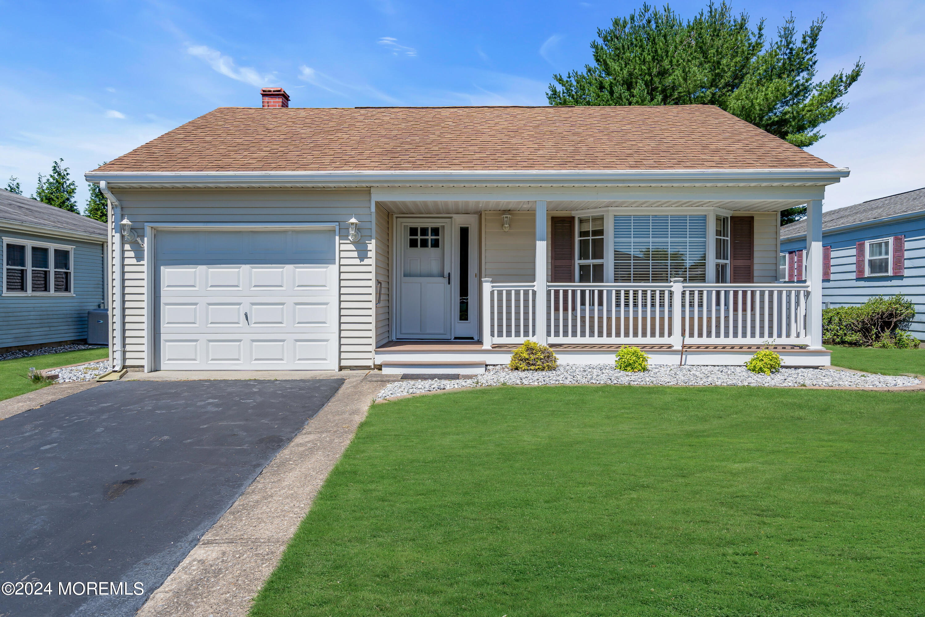 Santo Domingo Dr, Toms River, NJ 08757