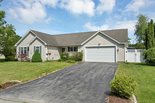 14 Preston St, Goffstown, NH, 03045-5294 | Card Image