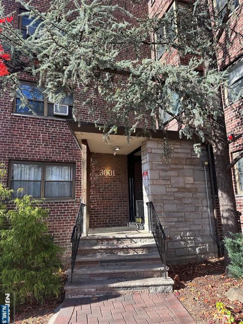 3001 Edwin Ave, Fort Lee, NJ, 07024-3438 | Card Image