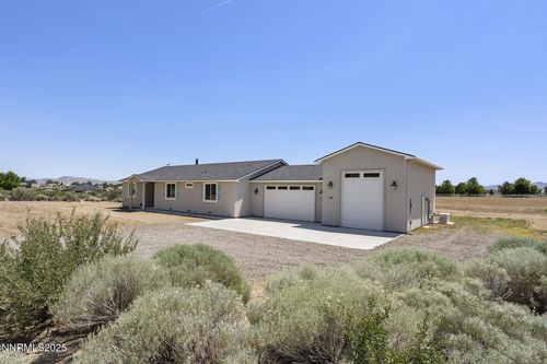 390 Angelina Cir, Wellington, NV, 89444-9522 | Card Image