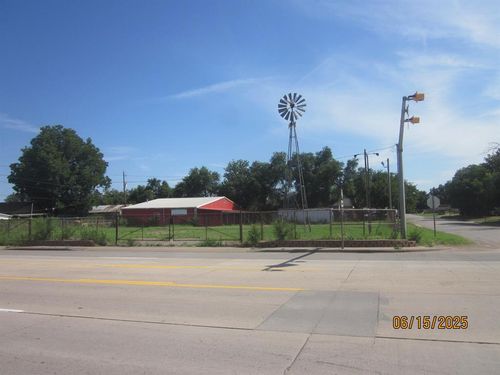 300 Avenue F Ne, Childress, TX, 79201-3850 | Card Image