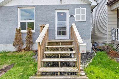 203 Quebec St, House other with 2 bedrooms, 1 bathrooms and 1 parking in Oshawa ON | Image 3