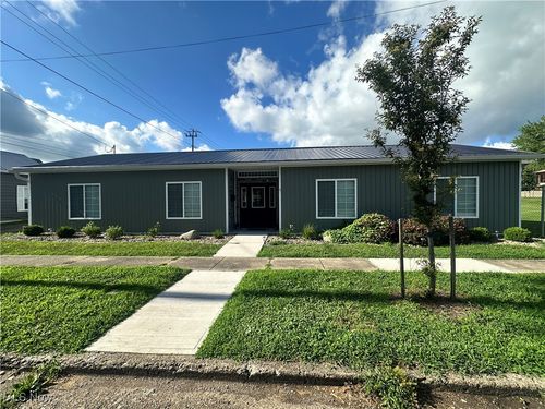 41 W Bell Ave, McConnelsville, OH, 43756-1207 | Card Image