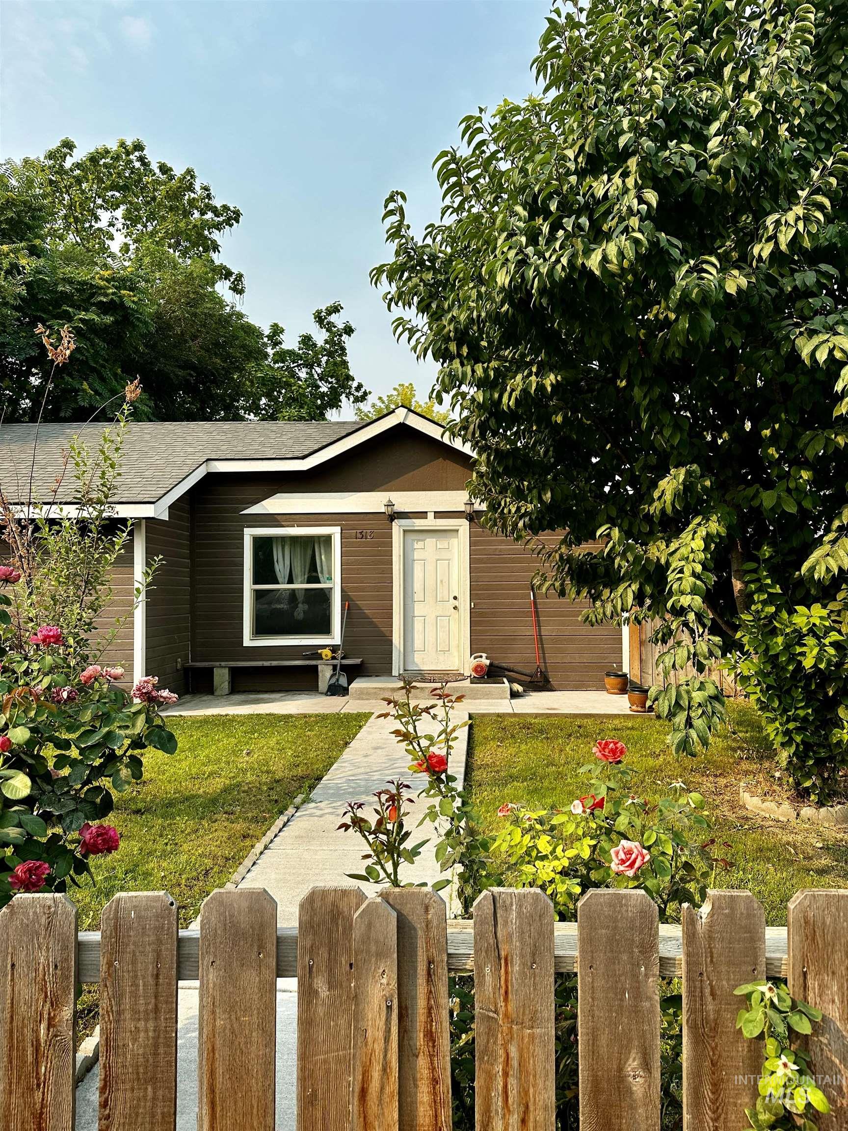 Albany St, Caldwell, ID 83605