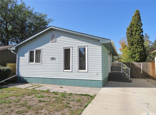 933 Macklem Dr, Saskatoon, SK, S7L4R7 | Card Image