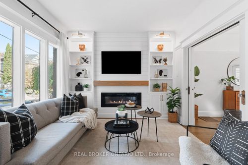 {{alt}} | Card Image