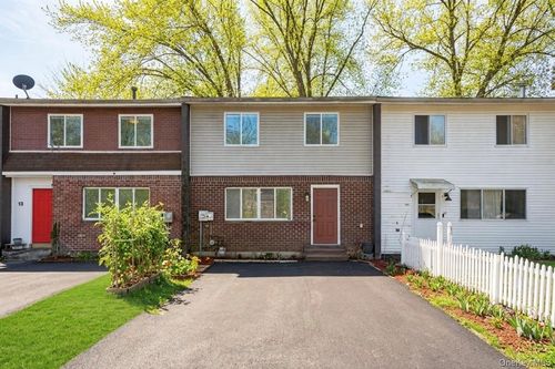 15 N Aspen Rd, Middletown, NY, 10940-6807 | Card Image